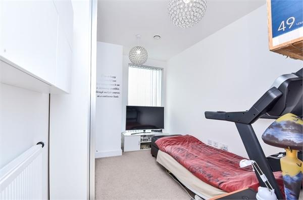Silchester Apartments in Isleworth - bedroom (image 3 of 5)