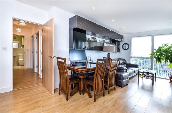 Silchester Apartments in Isleworth - living room (image 1 of 5)