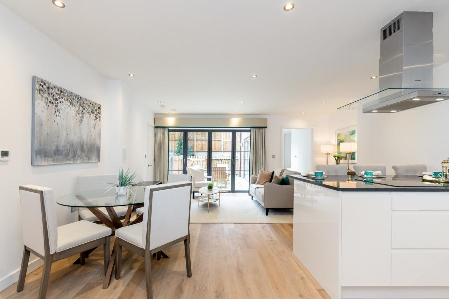 Ridgmount Apartments in Wimbledon - living room (image 1 of 13)