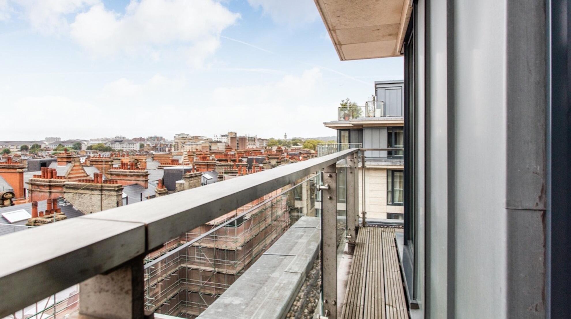 Baker Street Apartments - Image 1