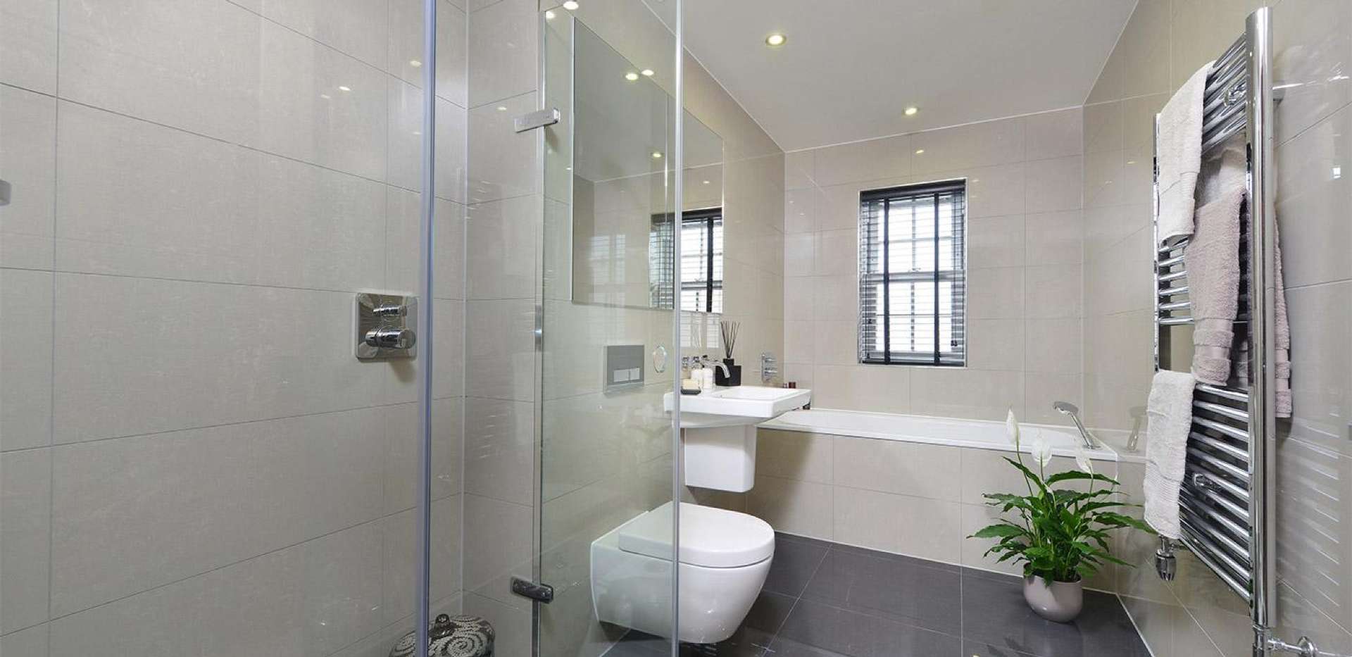 Queen Mary's Place