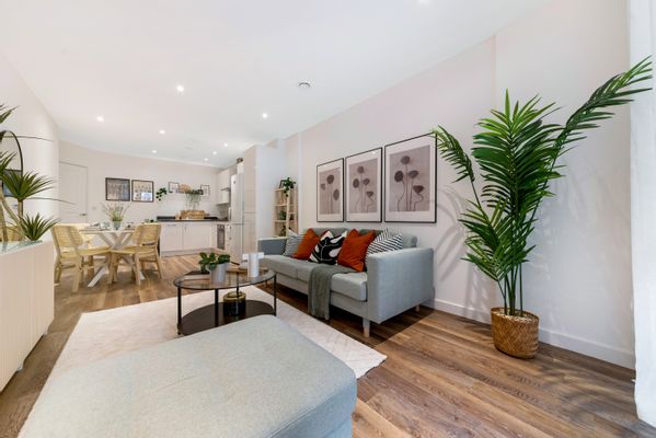 Renaissance West in Norwich - living room