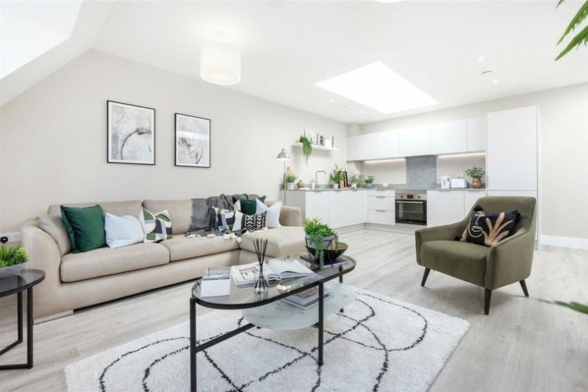 London Square Watford in Watford - living room (image 3 of 15)