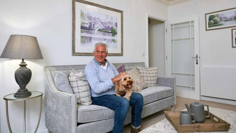 Hassocks in Hassocks - living room (image 3 of 11)