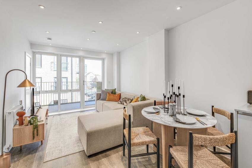 South Oxhey Central in Woodford - living room (image 3 of 20)