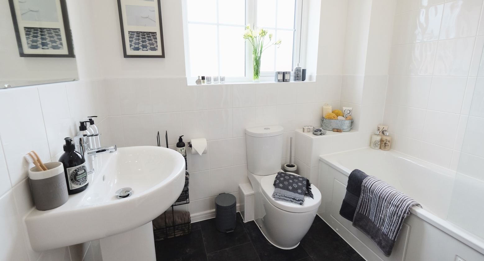 Hall Moss Farm in Manchester - bathroom (image 3 of 5)