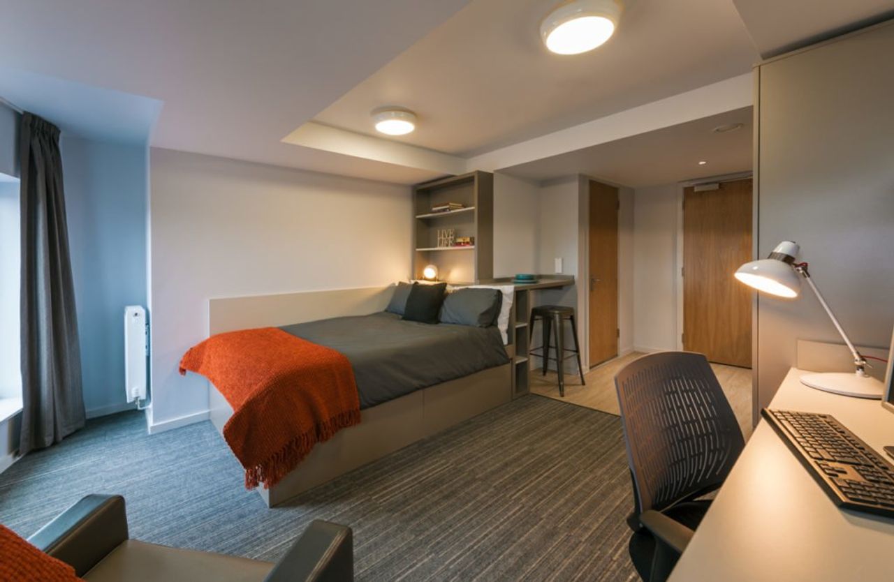 West Village in Glasgow - bedroom (image 2 of 5)