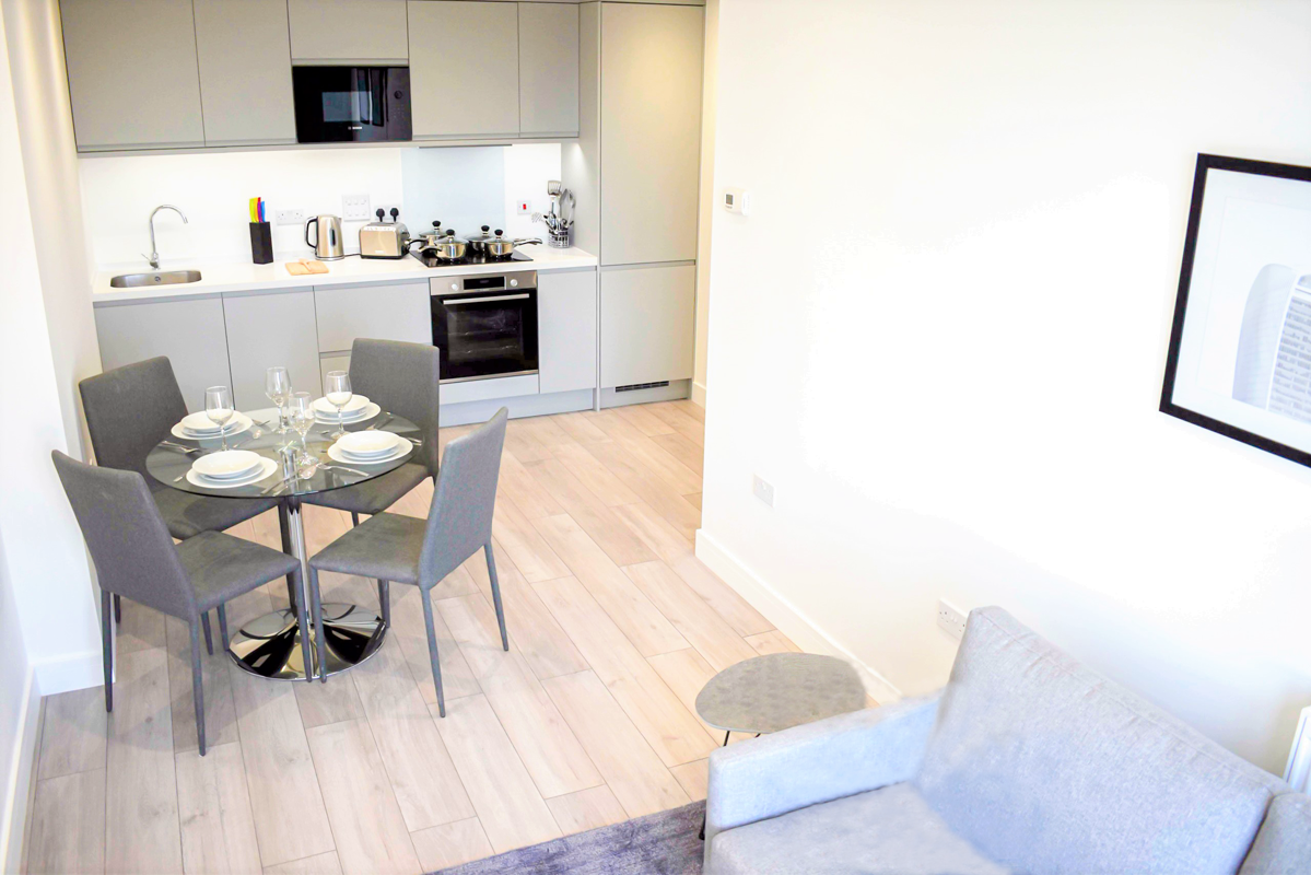 Carlton House Rent - Thumbnail 2