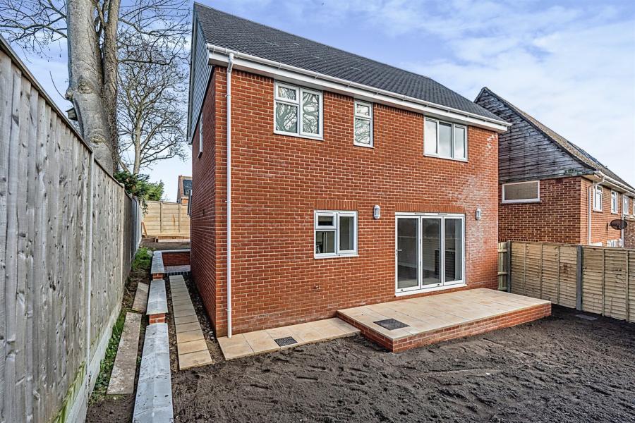 9a Queens Close