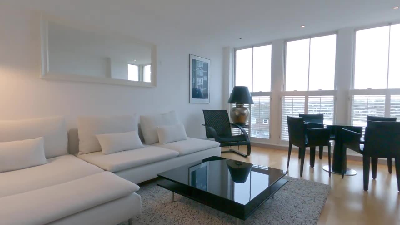 Kings Chelsea in Chelsea - living room (image 1 of 5)