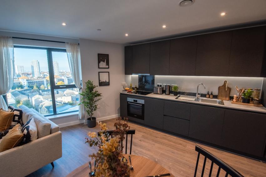 Leaside Lock in Tower Hamlets - kitchen area (image 3 of 12)