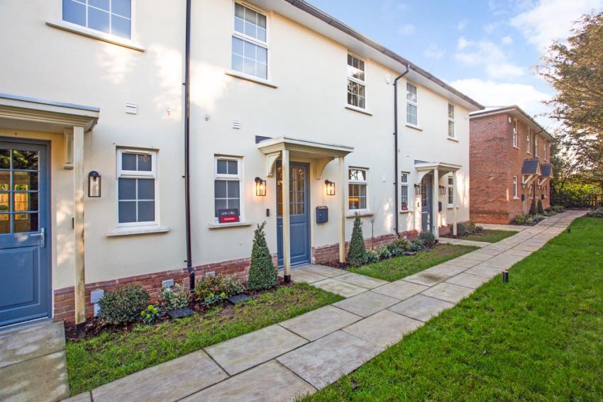 County End Gardens - Image 1