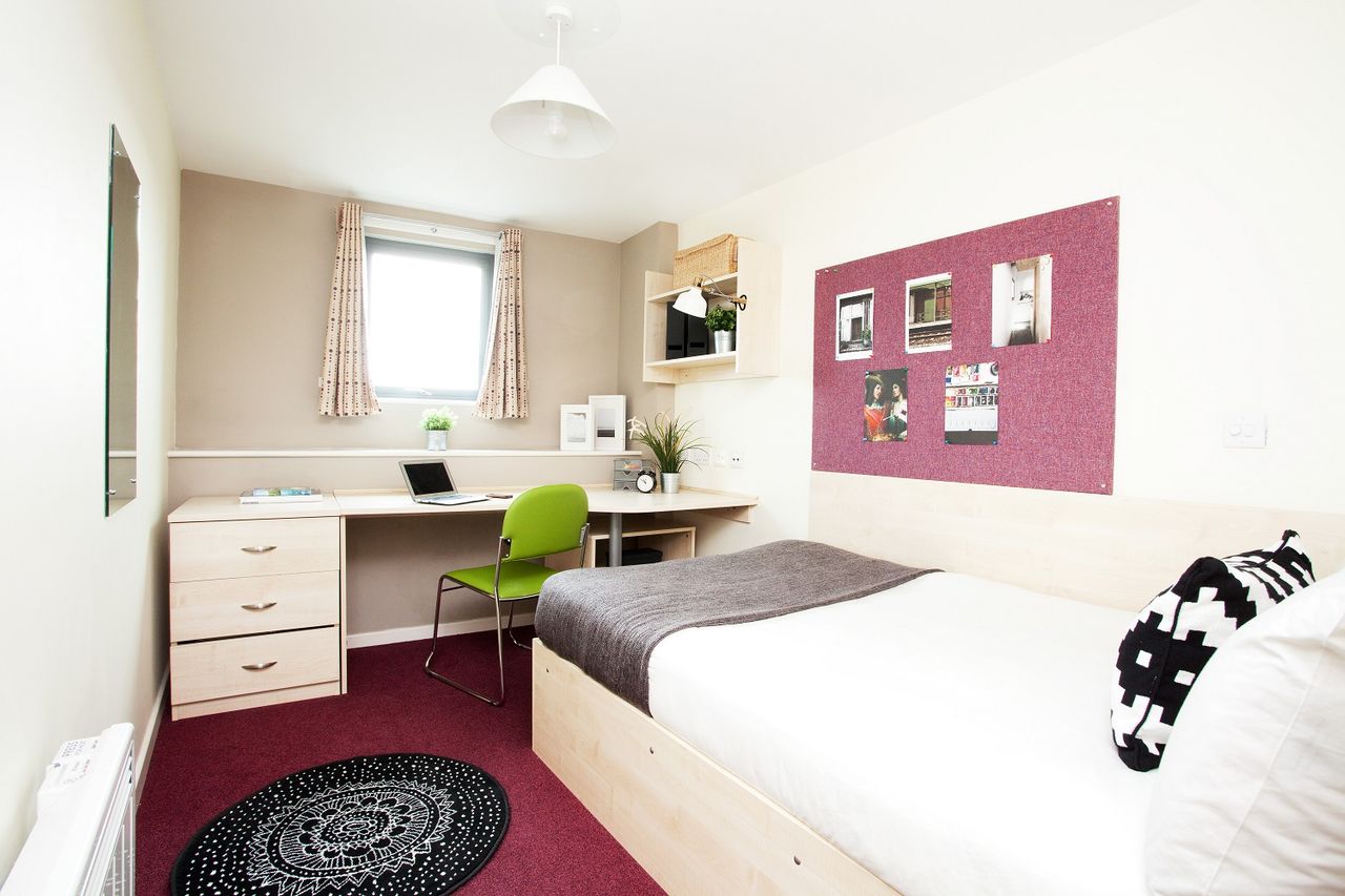 Crown House Reading - Image 1
