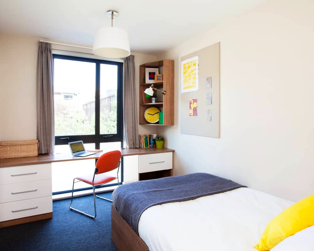 Cavendish Place in Manchester - bedroom (image 1 of 5)