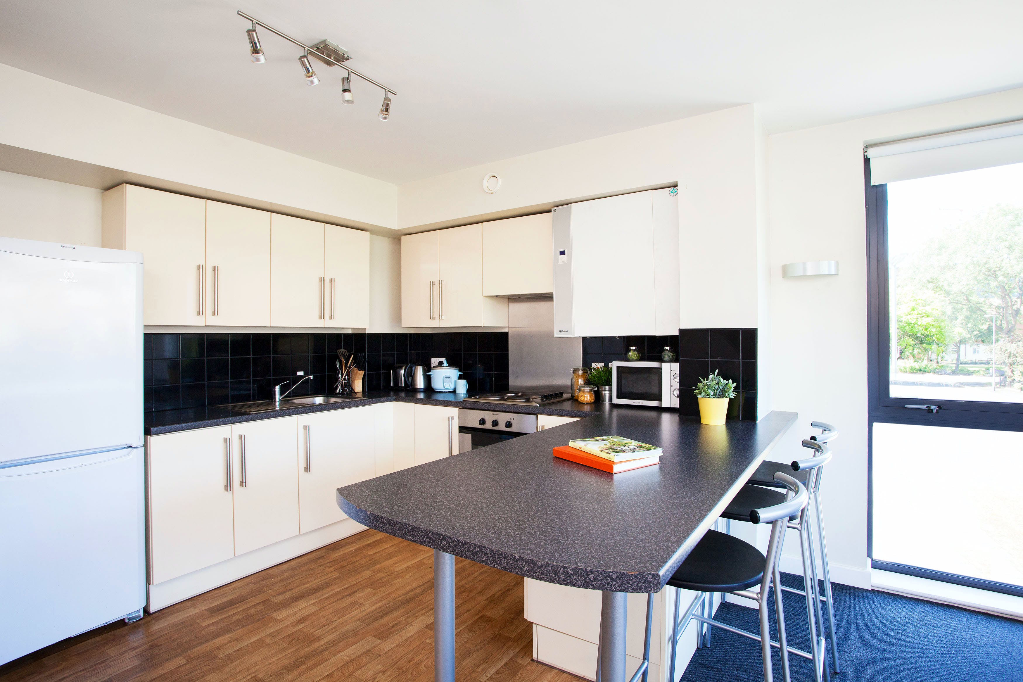 Cavendish Place in Manchester - kitchen area (image 2 of 5)