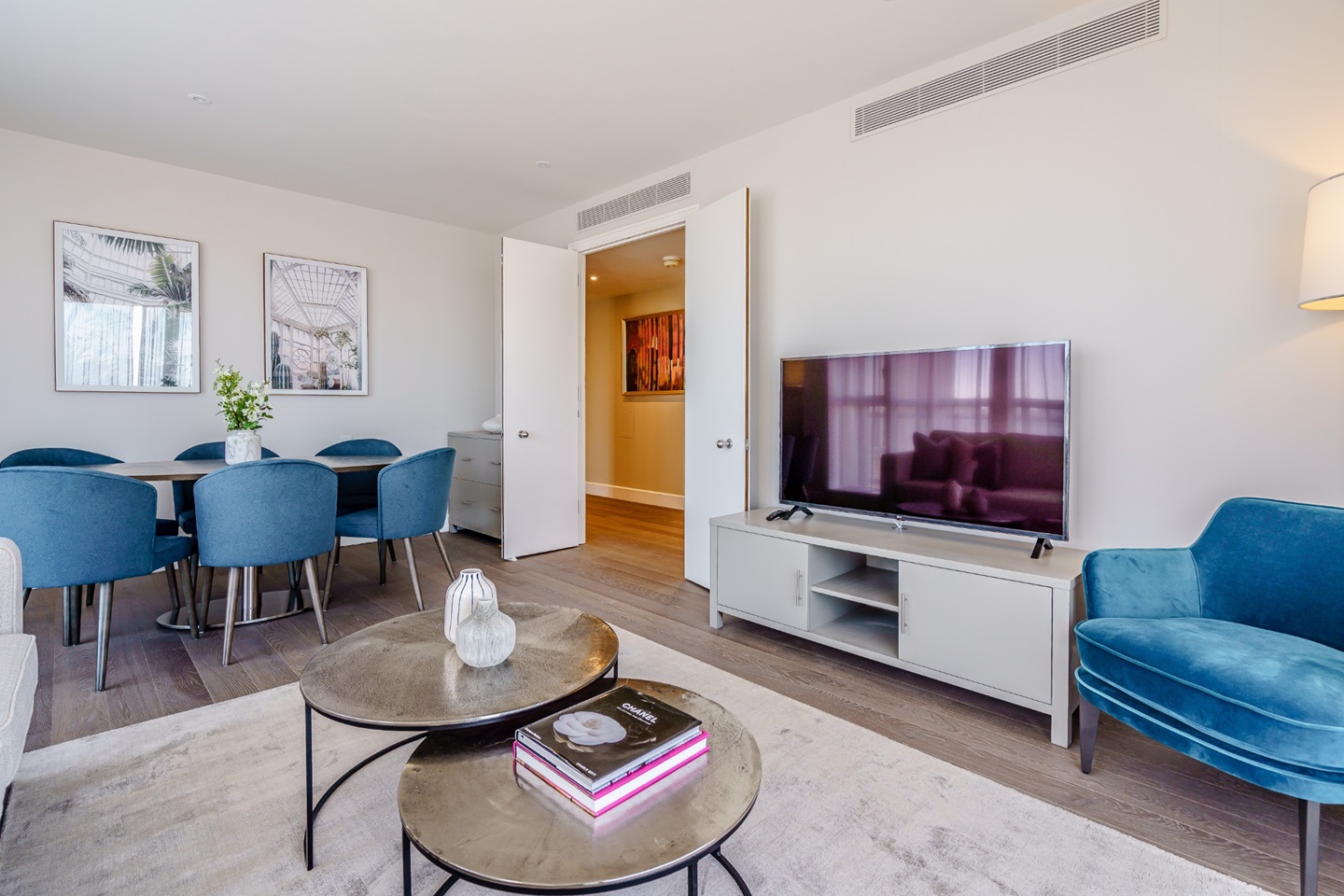 Circus Apartments - Thumbnail 2