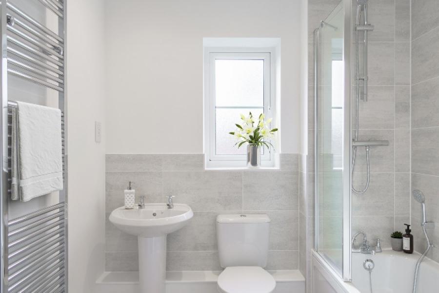 Icknield Way - Apartments in Tring - bathroom (image 3 of 12)