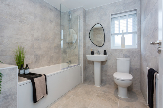 Green Oaks in Quedgeley - bathroom (image 3 of 17)
