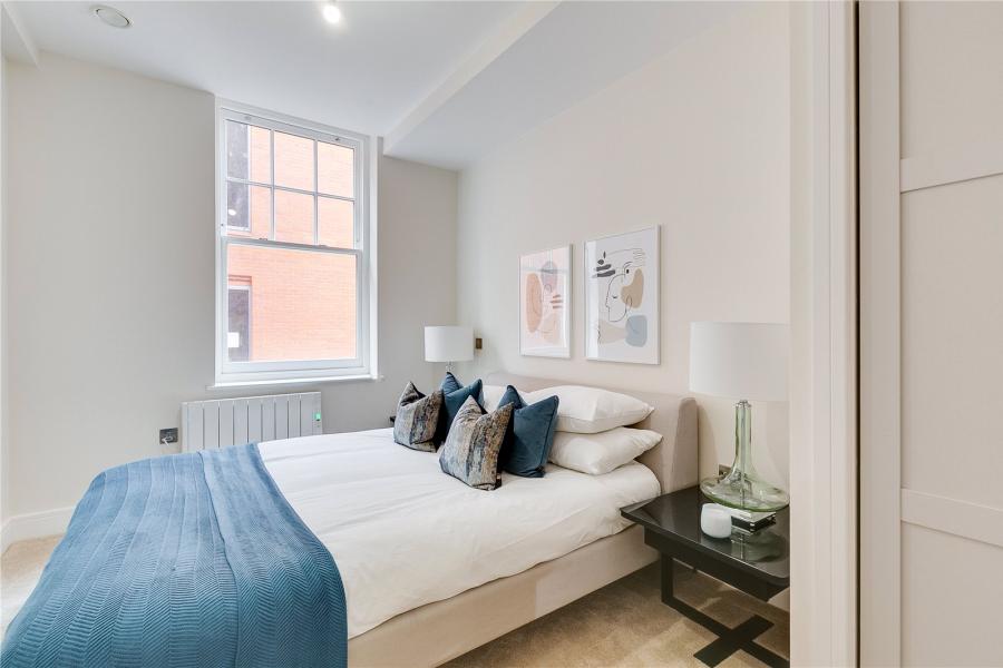 Friston House in Ealing - bedroom (image 1 of 7)