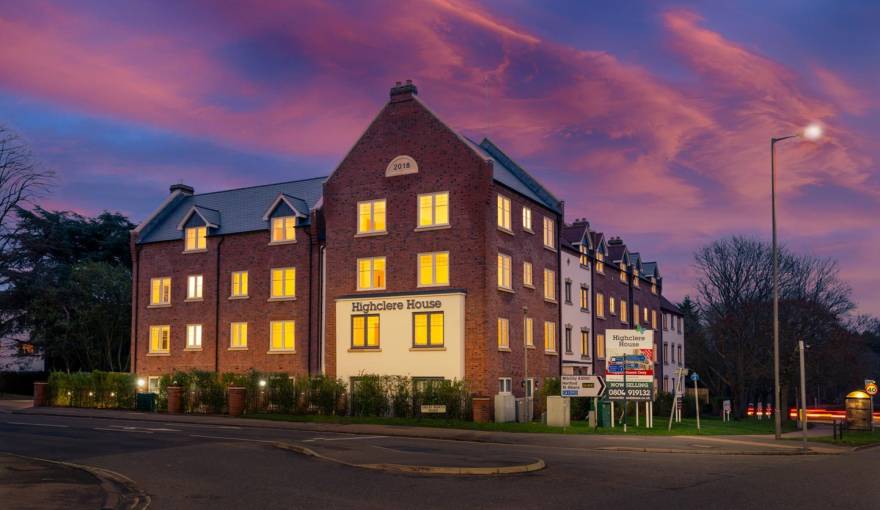 Highclere House in Hatfield - view (image 1 of 3)
