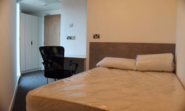London Court - Thumbnail 2