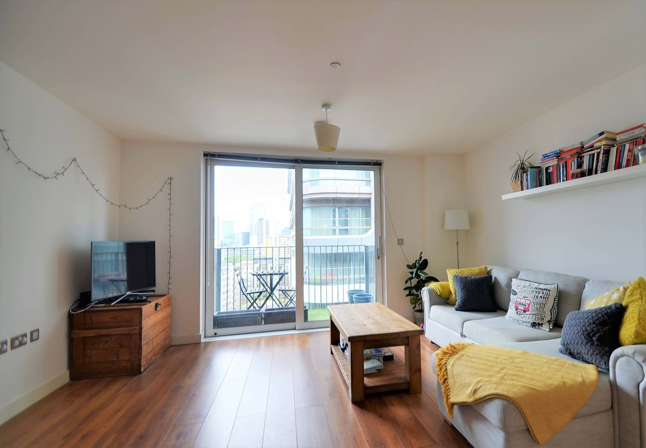 Aquarelle House - Image 1