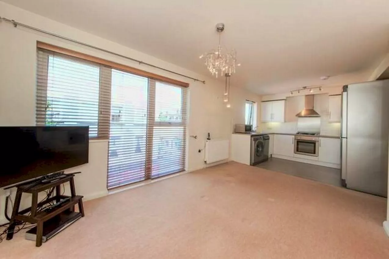 Marlborough Road in Islington - living room