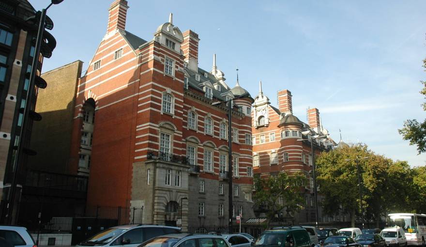 18-19 Buckingham Gate - Thumbnail 1