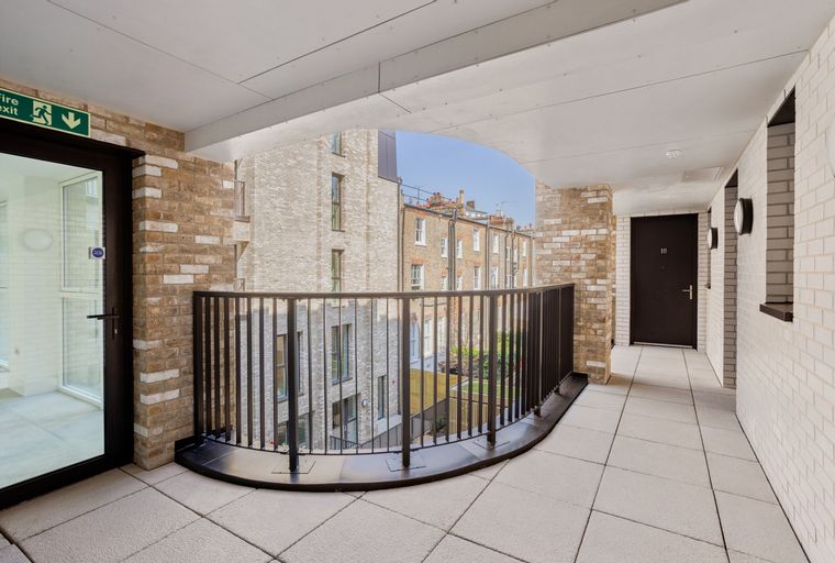 1 bedroom apartment for sale - Image 1