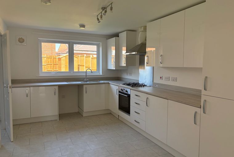 3 bedroom house for sale - Image 1