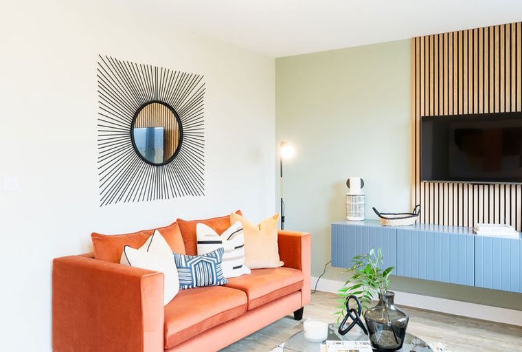 2 bedroom house for sale - Image 2
