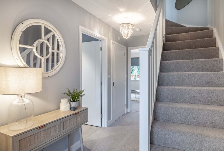 2 bedroom house for sale - Image 2