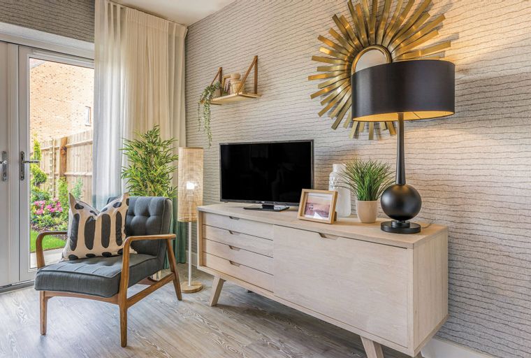 2 bedroom house for sale - Image 2