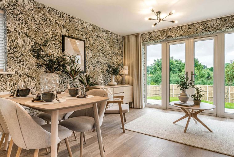 4 bedroom house for sale - Image 1
