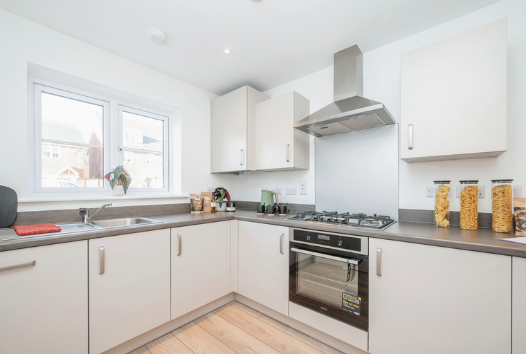 1 bedroom house for sale - Image 2