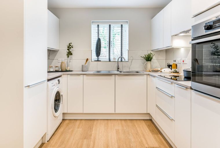 3 bedroom house for sale - Image 2