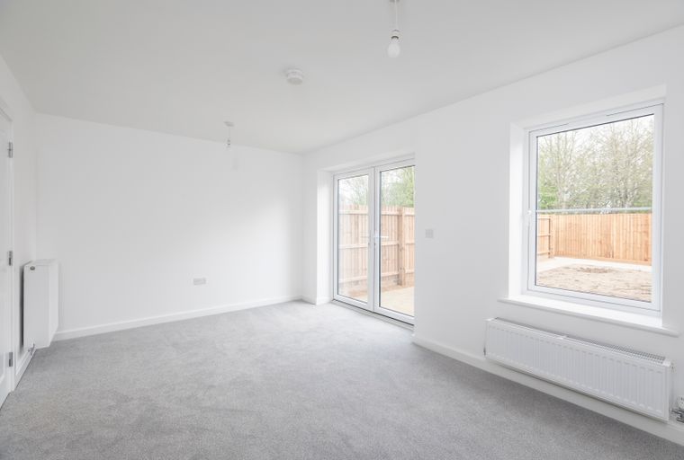 2 bedroom house for sale - Image 3