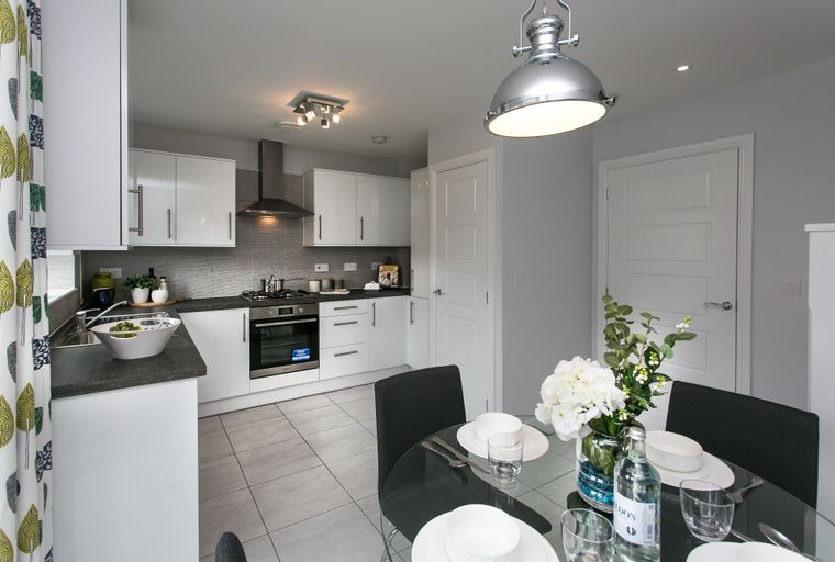 2 bedroom house for sale - Image 3