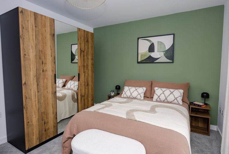 2 bedroom house for sale - Image 2