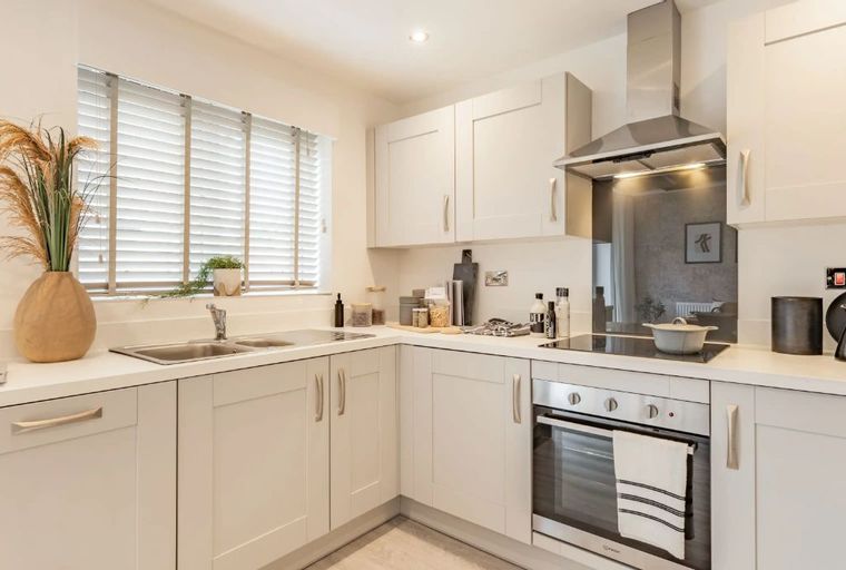2 bedroom house for sale - Image 3
