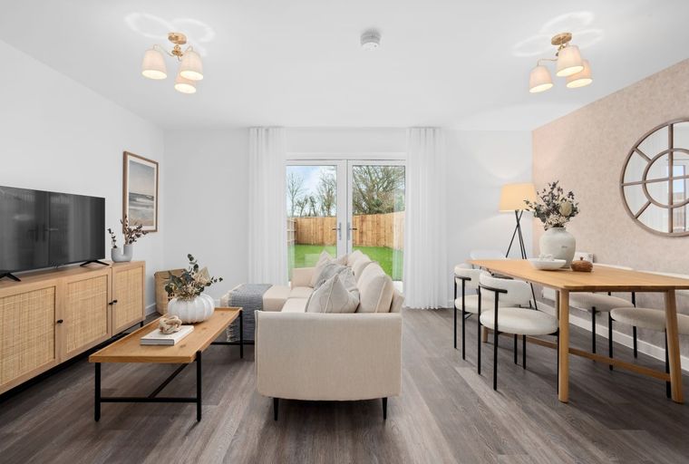 2 bedroom house for sale - Image 1