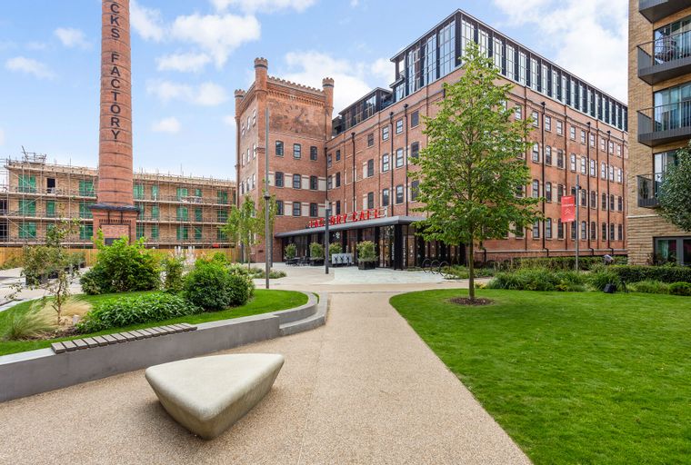 1 bedroom apartment for sale - Image 1