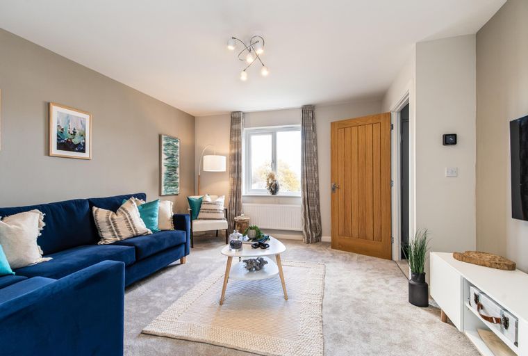 2 bedroom house for sale - Image 2