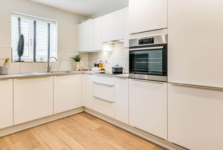 2 bedroom house for sale - Image 3