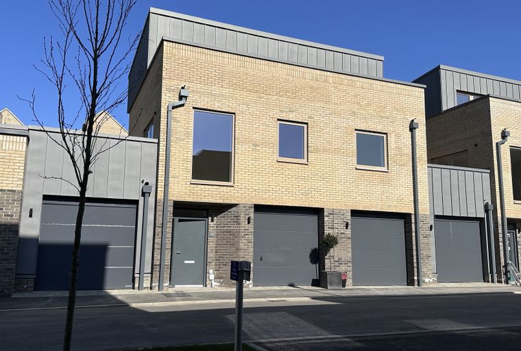 3 bedroom house for sale - Image 1
