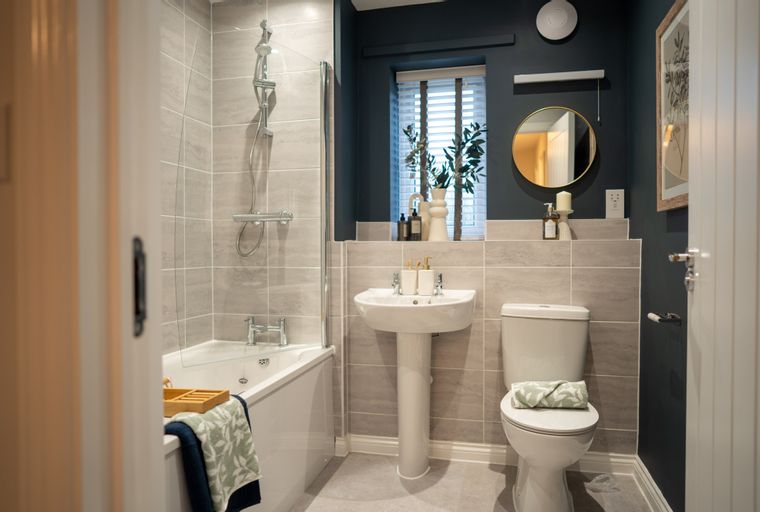 3 bedroom house for sale - Image 2