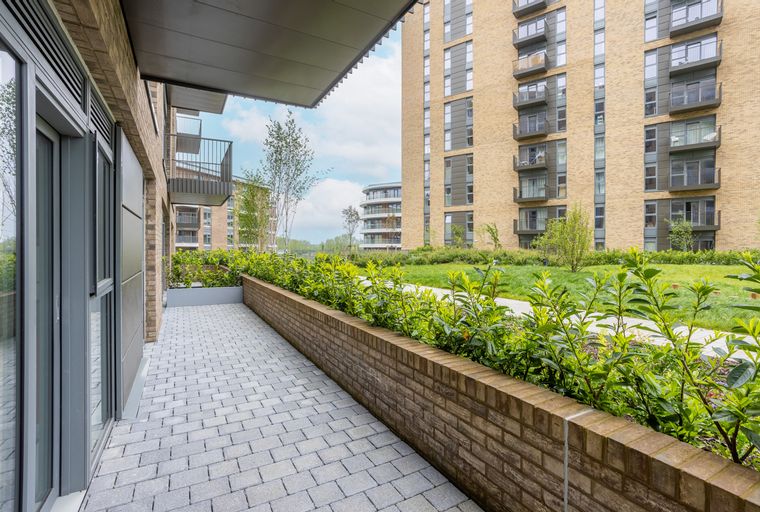 2 bedroom apartment for sale - Image 2