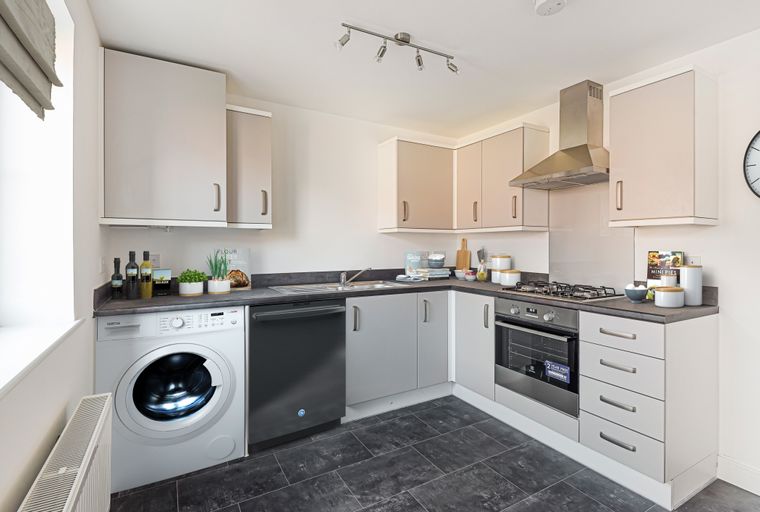 4 bedroom house for sale - Image 3