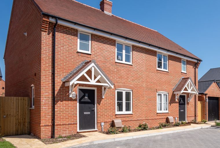 3 bedroom house for sale - Image 1