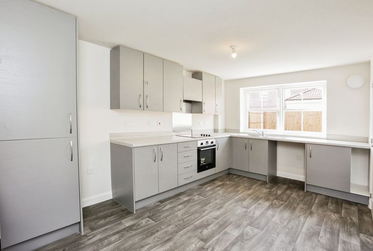 3 bedroom house for sale - Image 2